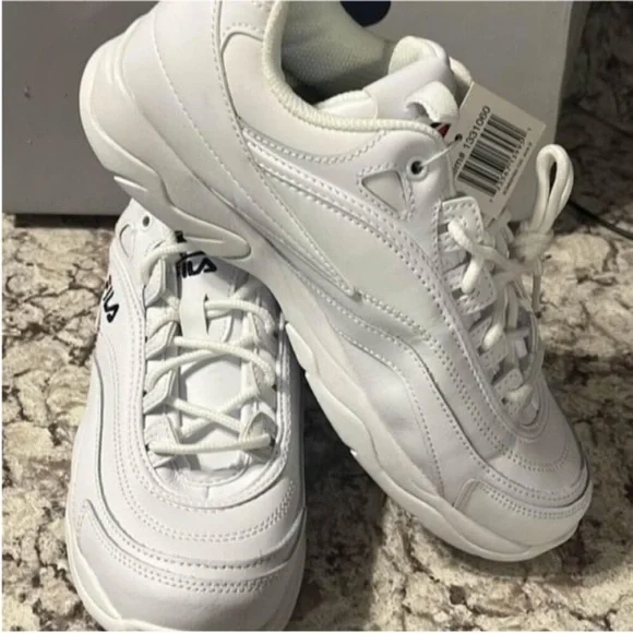 Fila White Athletic Sneakers size 9 Brand New - Picture 1 of 4